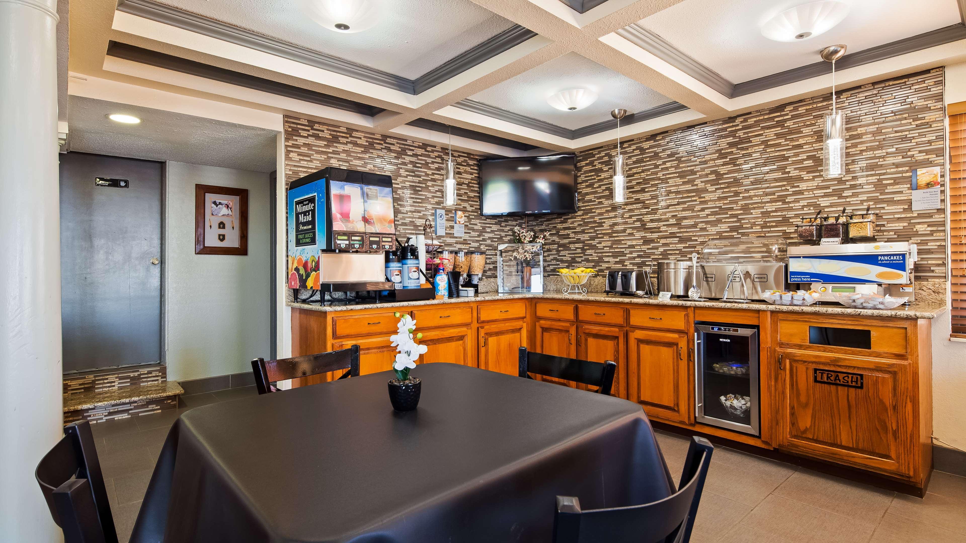 Best Western Montis Inn Saint Robert Bagian luar foto