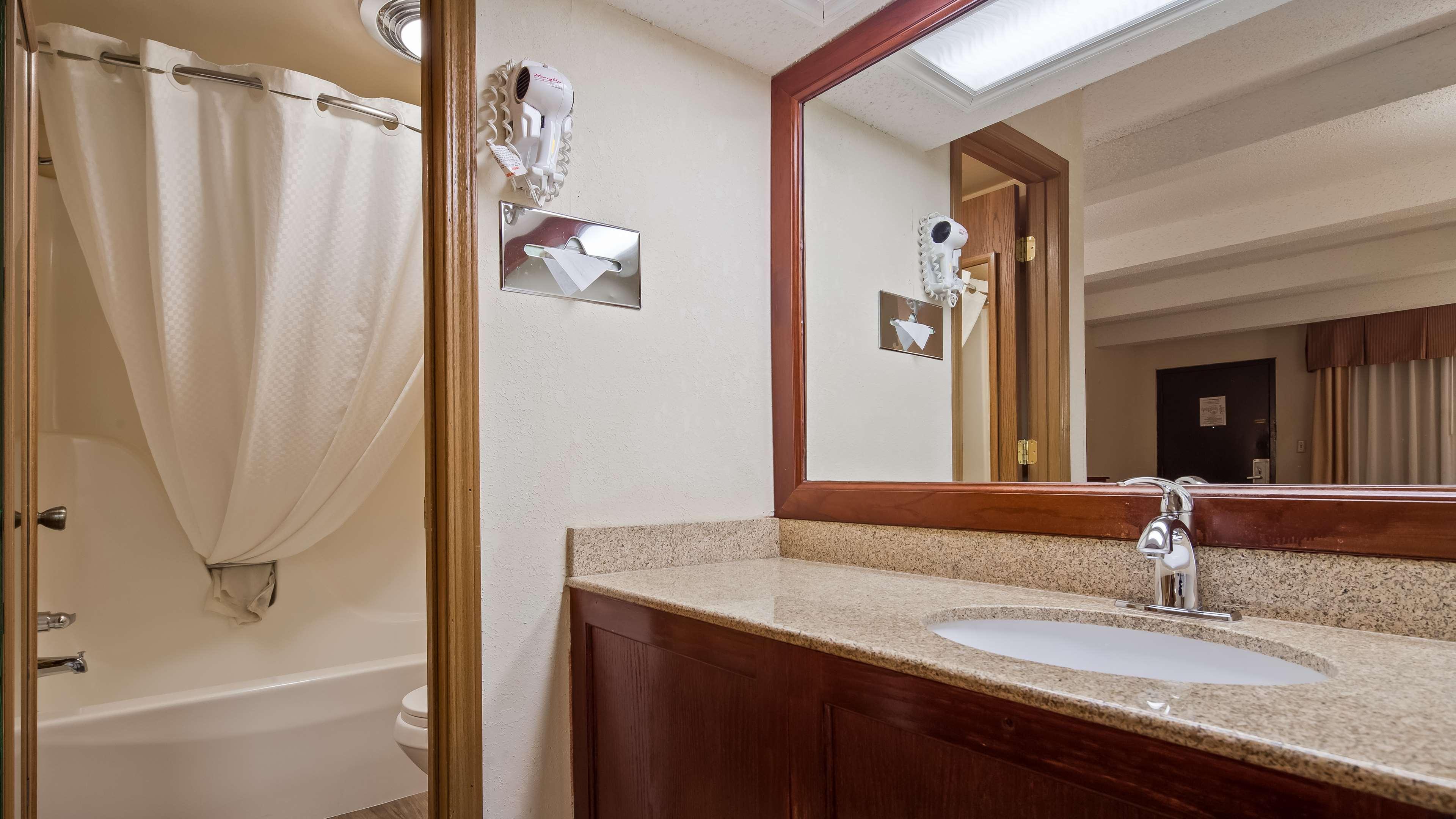 Best Western Montis Inn Saint Robert Bagian luar foto